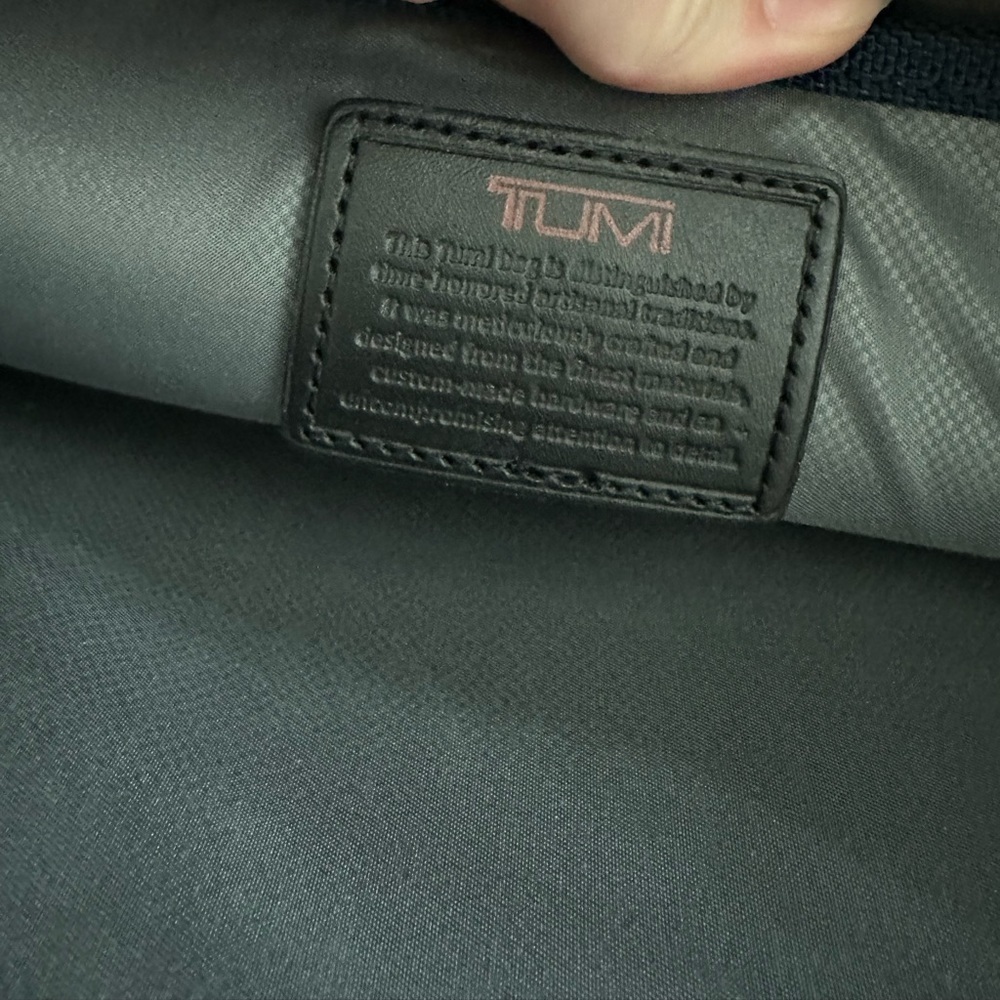 Tumi alpha 2 black expandable laptop briefcase bag 26141D2 - Picture 4 of 16